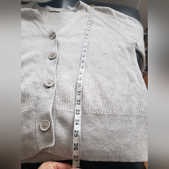 Wilfred wool linen blend light gray cardigan size Medium - Picture 9 of 9